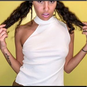 Asymmetric shoulder neckline white ribbed top